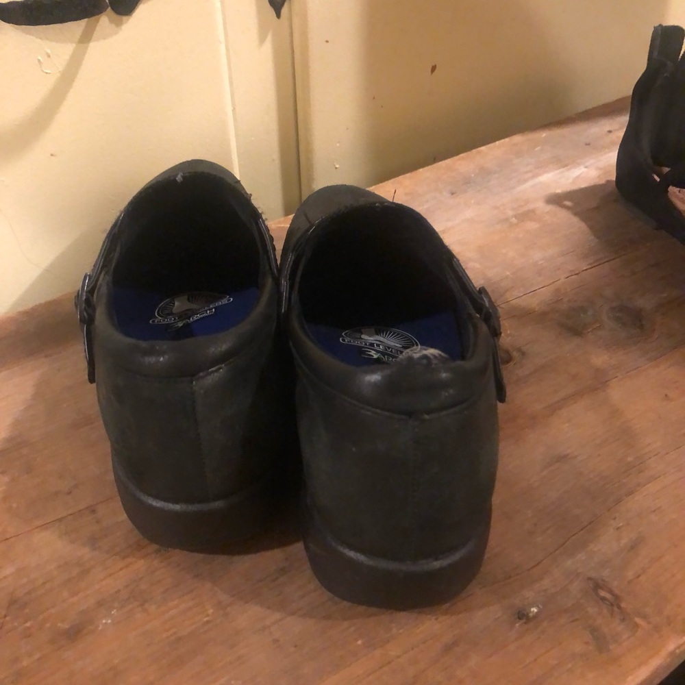 Leather clogs